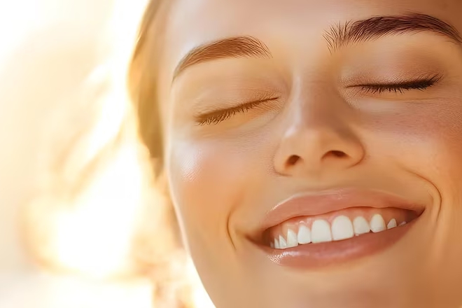 La bellezza parte dall’interno: alimentazione, cura della pelle e sorriso sano