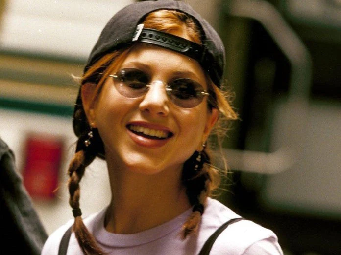 Back to the '90s: outfit iconici da rivivere con stile oggi