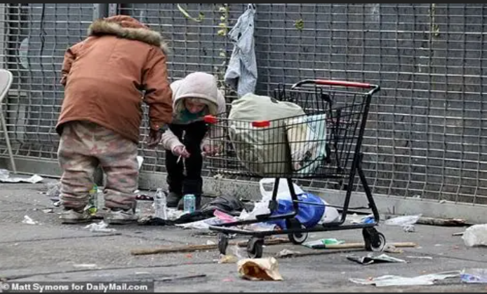 Kensington: la droga nel cielo aperto di Philadelphia