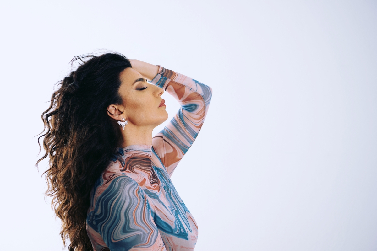 Maternità, identità e bisogno di rallentare: l'R&B di Khris