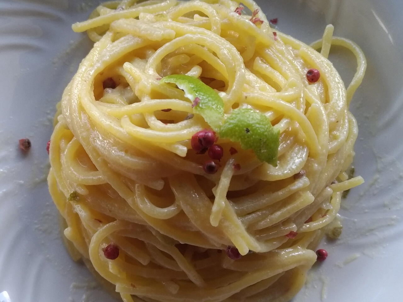 Spaghetti al Limone e Pepe Rosa