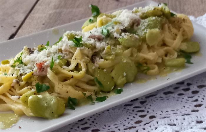Tagliatelle con fave, pecorino e menta