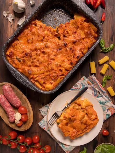 Pasta al forno con salsiccia
