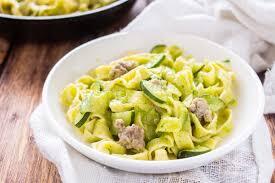 Tagliatelle zucchine e salsiccia