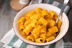 Pasta cremosa alla zucca: un primo piatto autunnale semplice