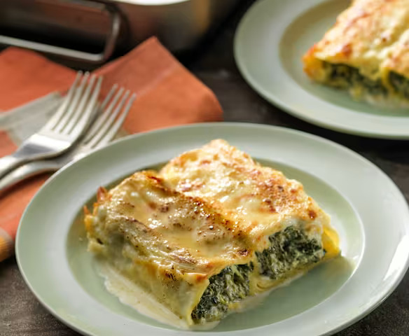 Cannelloni ripieni ricotta, spinaci e besciamella gratinata