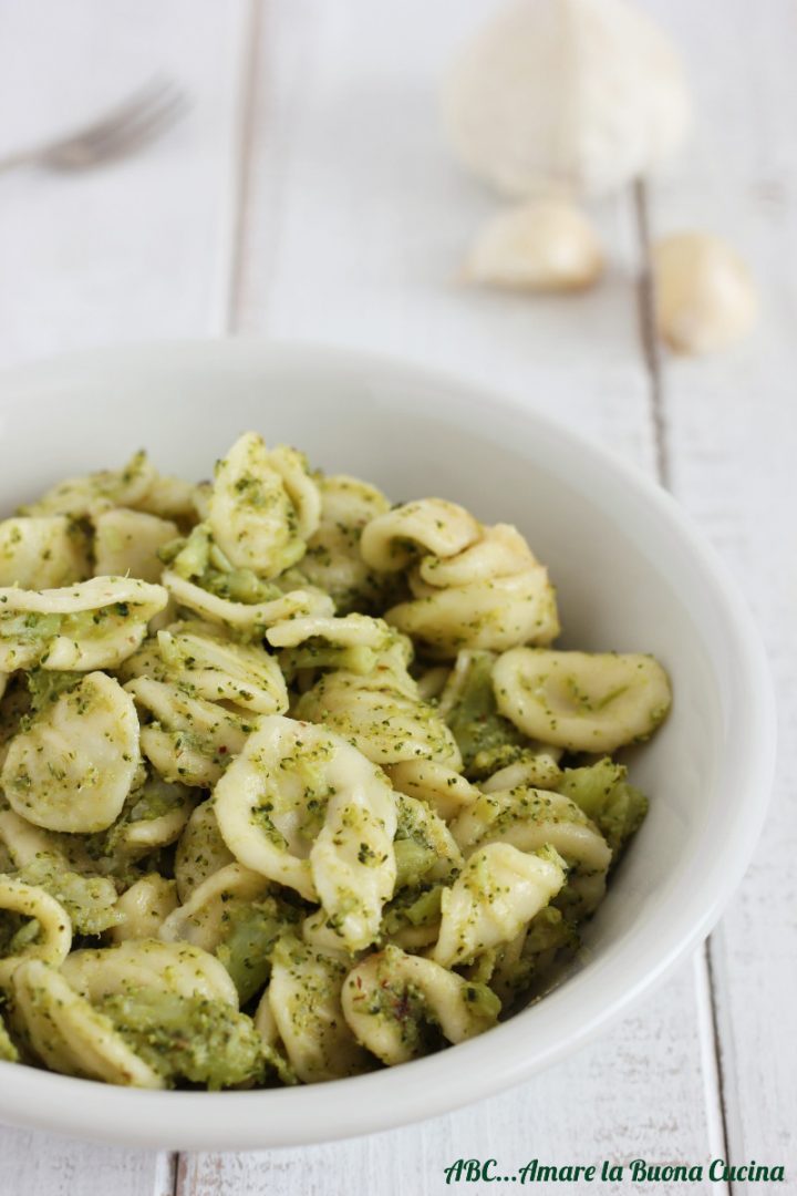 Orecchiette con Crema di Broccoli e Acciughe