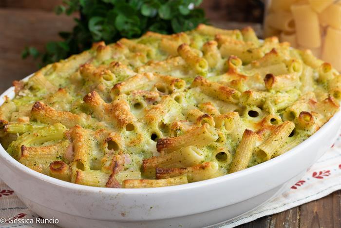 Pasta al forno con broccoli e mozzarella