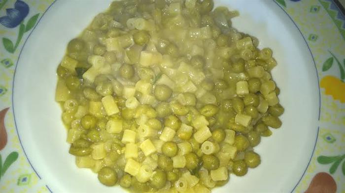 Pasta cremosa con piselli