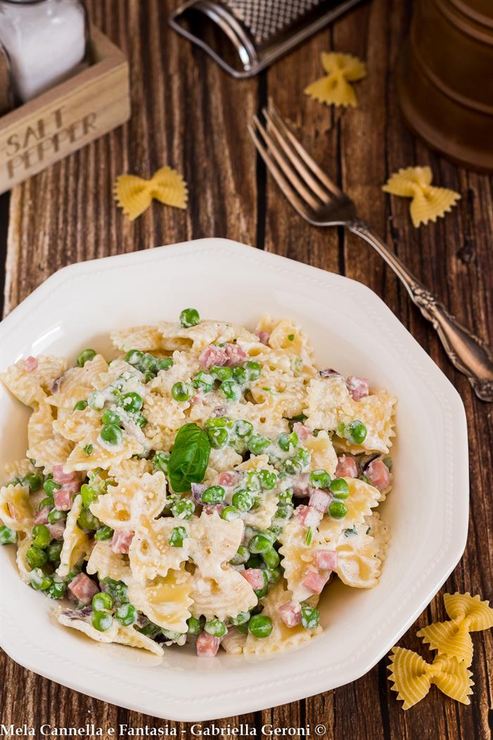 Pasta panna, prosciutto e piselli