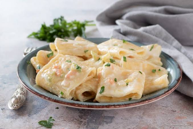 Paccheri cremosi con salmone e zucchine