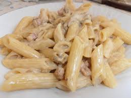 Pasta cremosa ai funghi e salsiccia