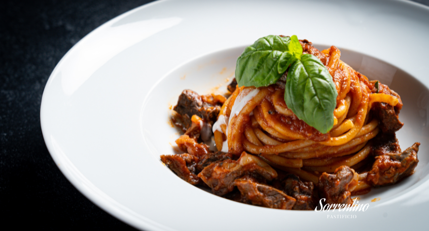 Bucatini con melanzane e ricotta,