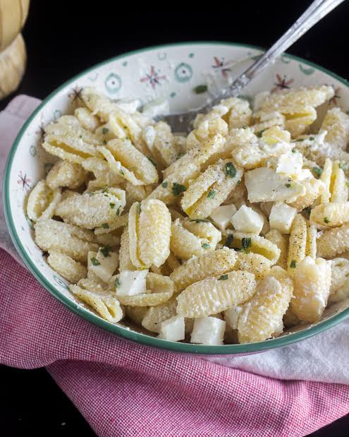 pasta fredda con pesto ai 4 formaggi
