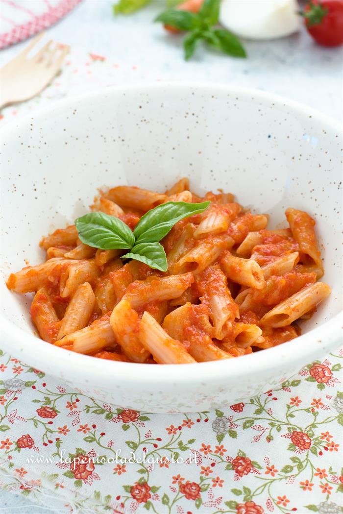 Pennette al pomodoro e basilico