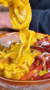 fettuccine fresche alla crema di zucca e speck