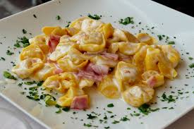 Tortellini panna e prosciutto