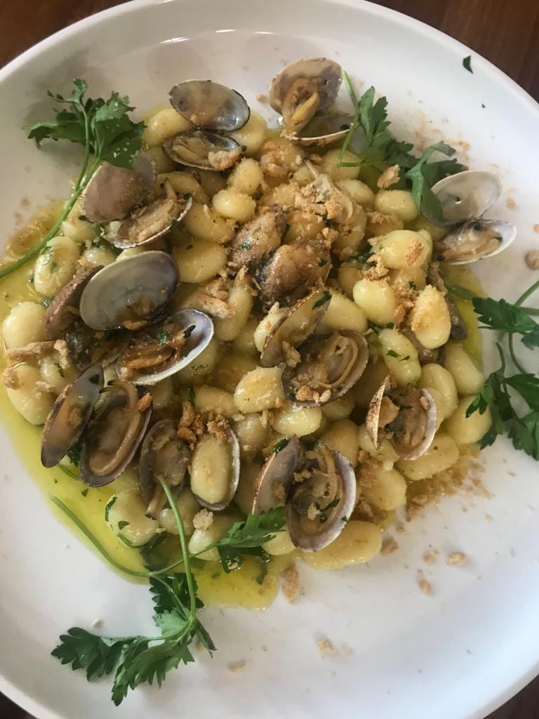 Gnocchi ai frutti di mare con tarallo