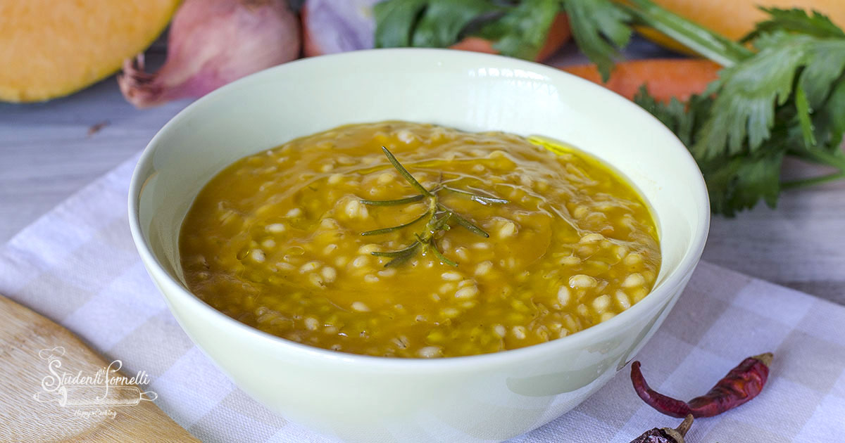 Orzo perlato cremoso con zucca e rosmarino