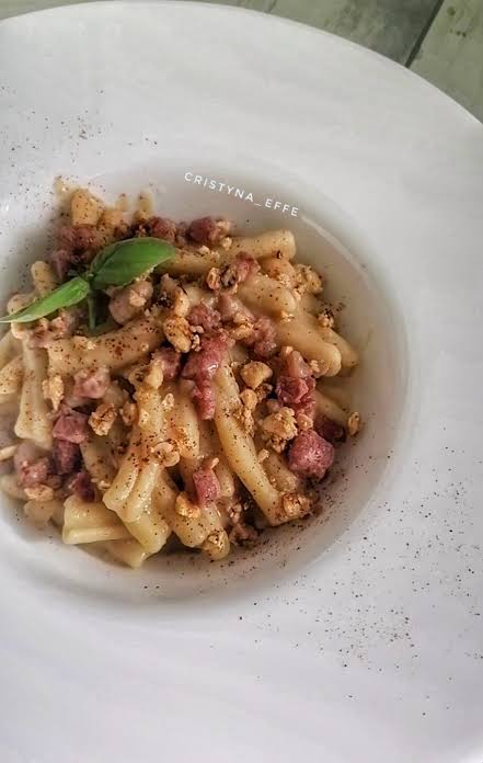 Pasta con crema di fagioli e pancetta