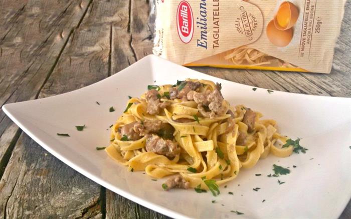 Pasta cremosa ai funghi e salsiccia