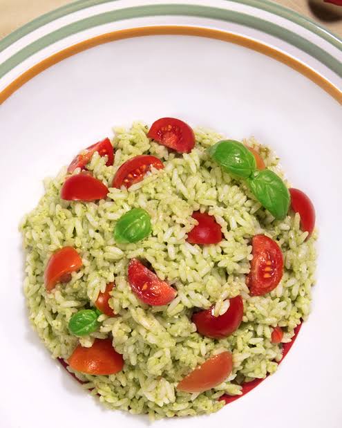 Risotto freddo con pesto, pomodori secchi e mozzarella
