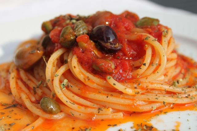spaghetti olive e capperi