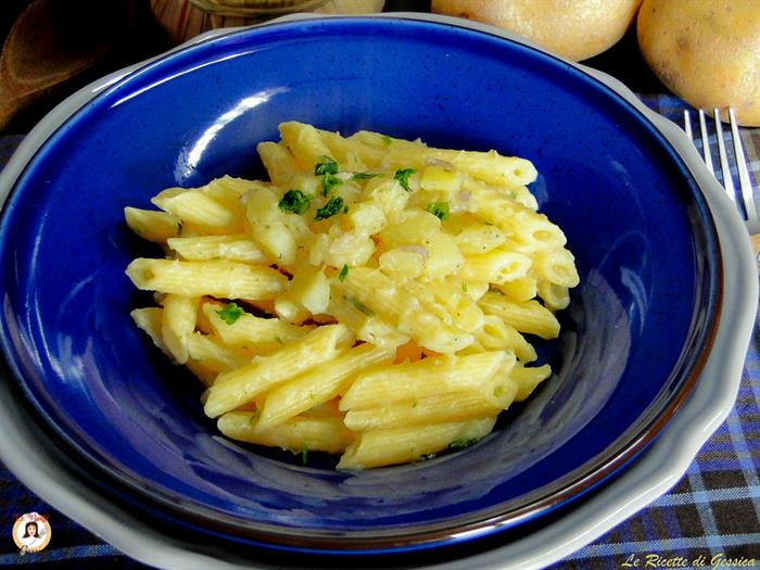Pasta e patate cremosa in pentola