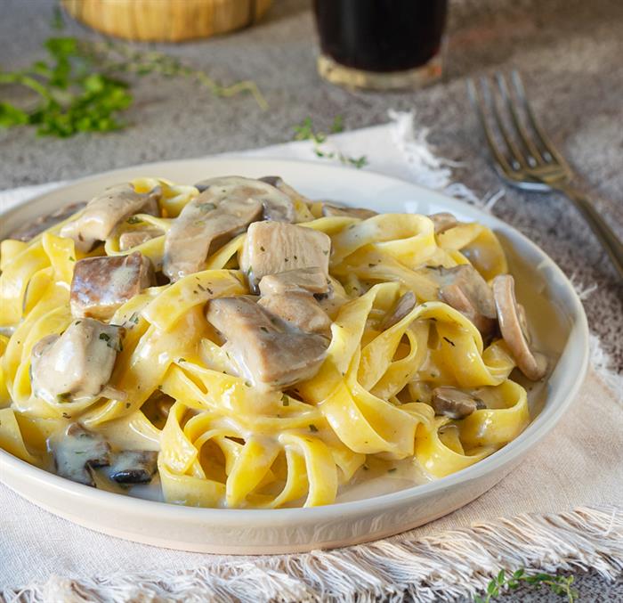 fettuccine in bianco con panna