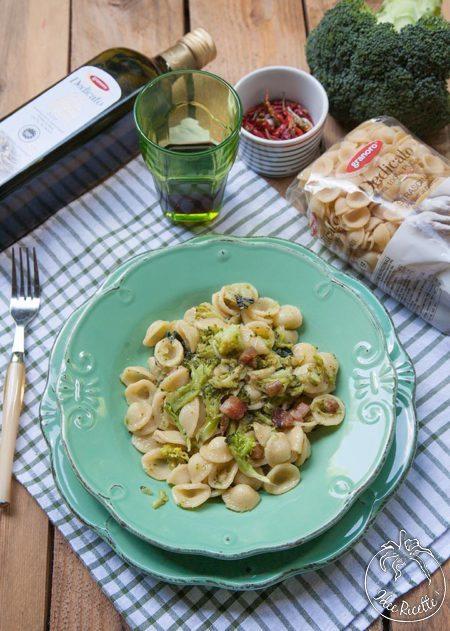 Orecchiette broccoli, pancetta e pomodorini