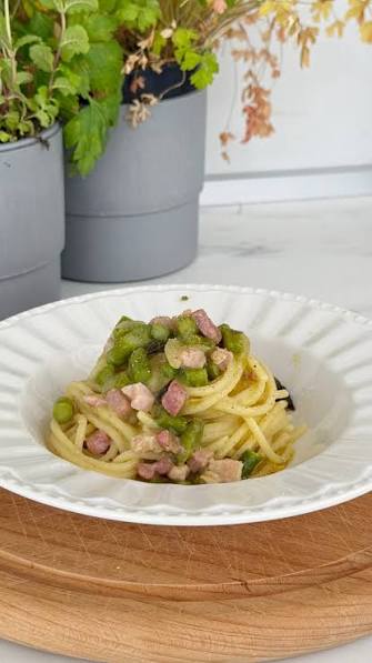 spaghetti asparagi, pancetta e burrata