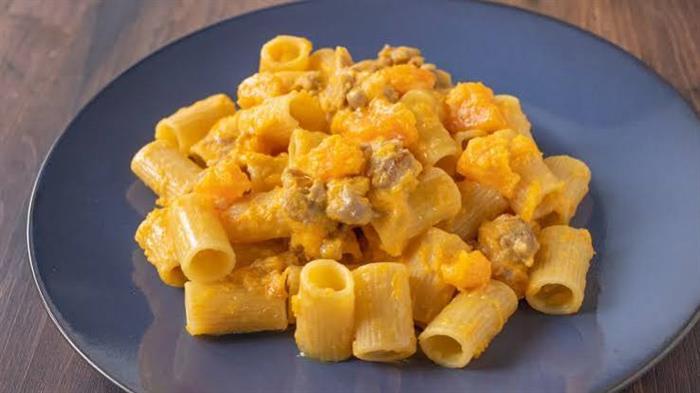 Pasta con salsiccia e zucca