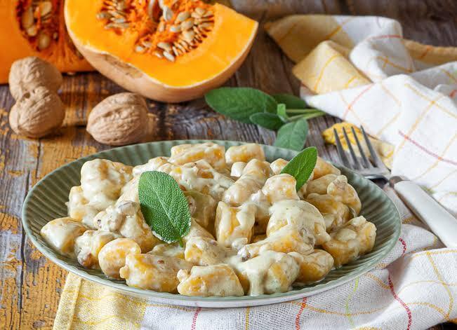 Gnocchi alla zucca con gorgonzola e noci