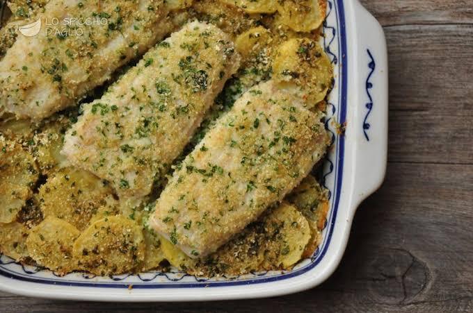 Merluzzo al Forno con Patate, Olive e Rosmarino