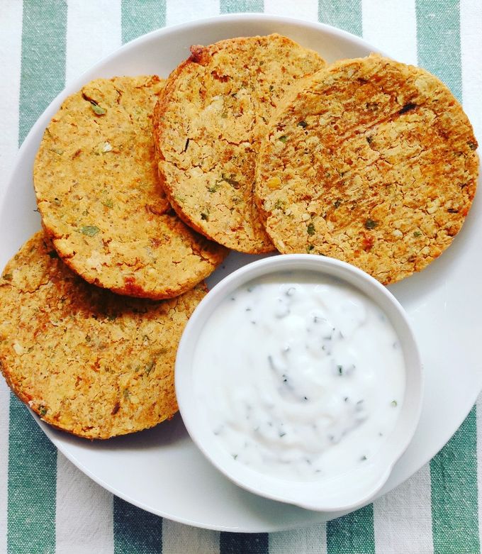 Burger di ceci con salsa allo yogurt