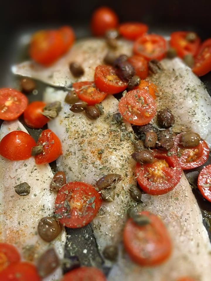 Filetti di Orata al Forno con Pomodorini e Olive