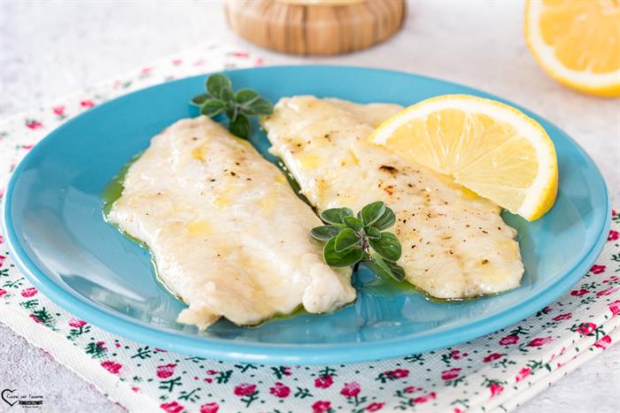 Filetti di orata al limone e prezzemolo in padella