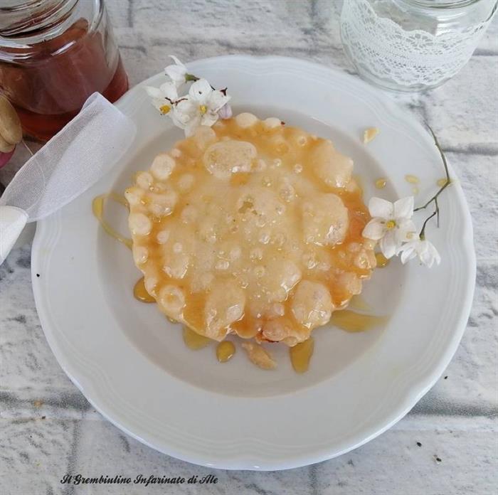 Seadas salate con pecorino e miele