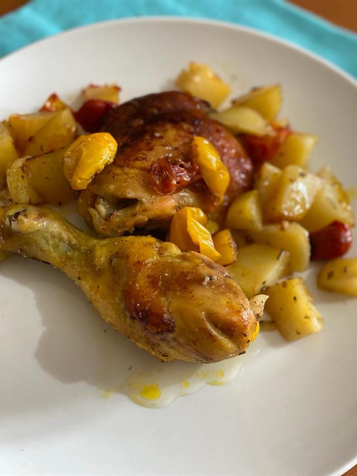 Pollo al forno con patate e rosmarino