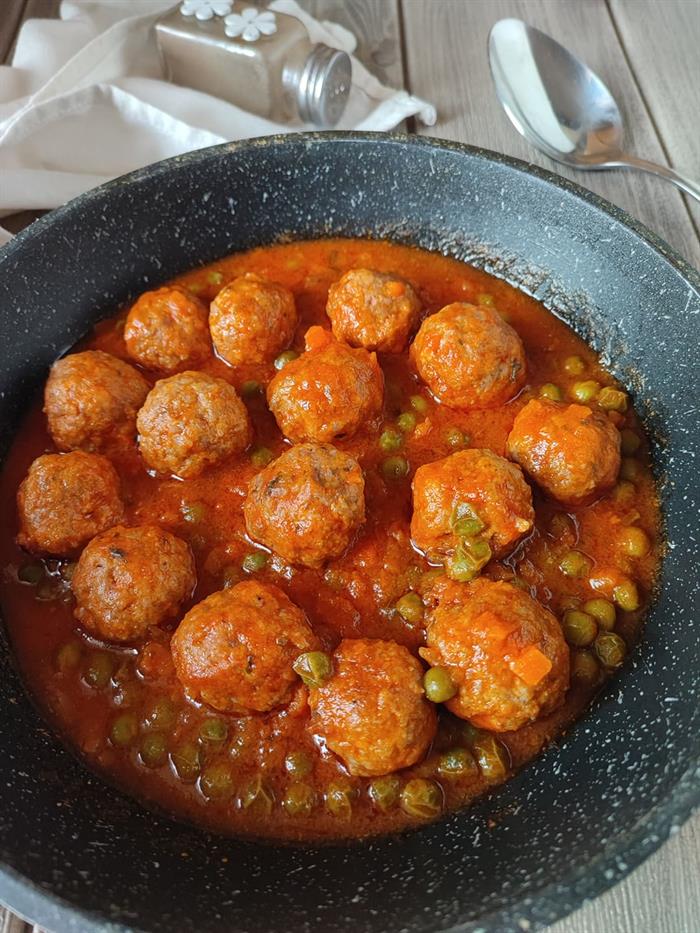 Polpette di Manzo al Sugo con Piselli