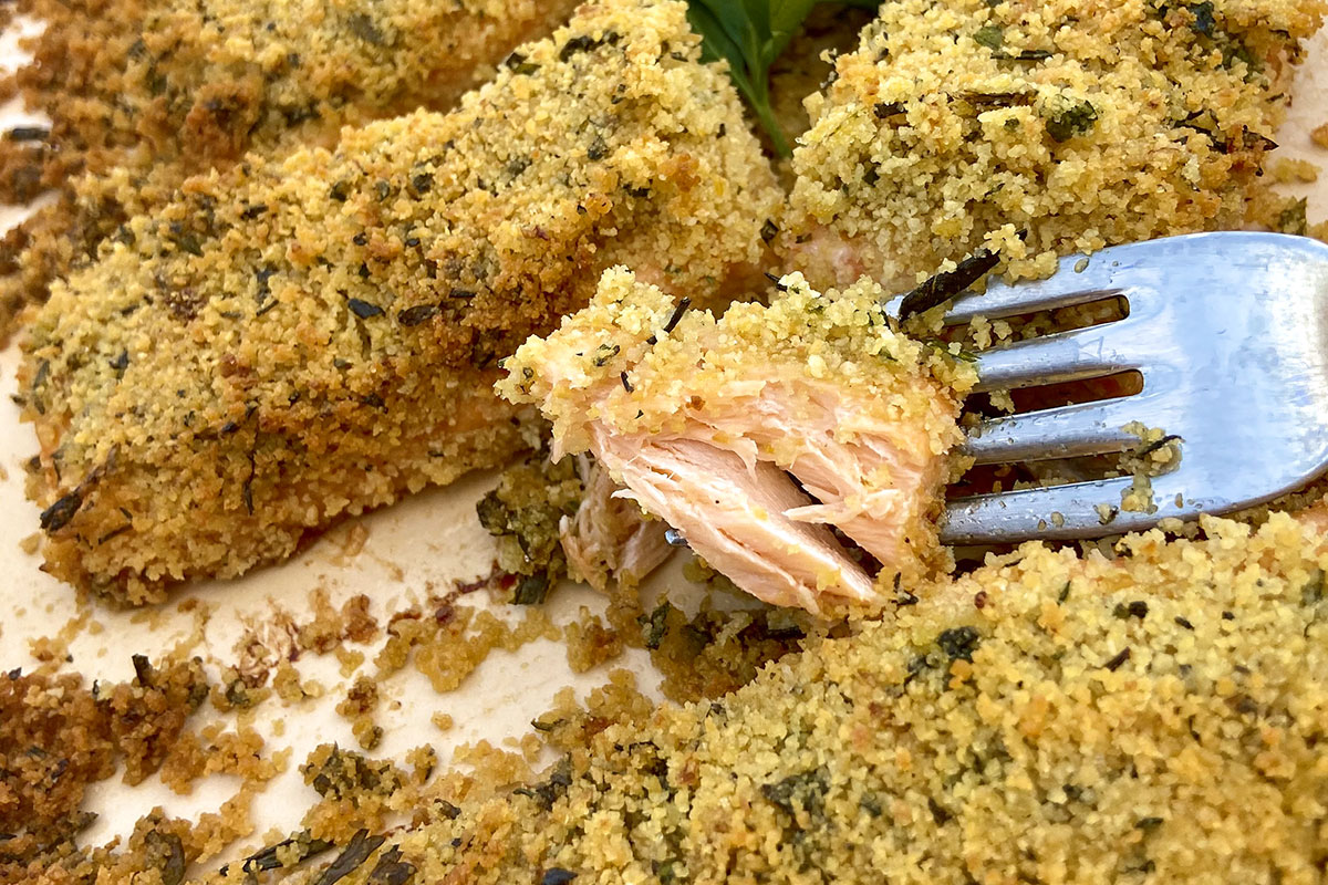 Filetto di salmone al forno con crosta di erbe e agrumi