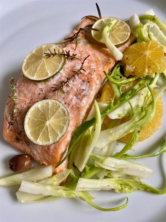 Salmone al forno con limone e erbe aromatiche