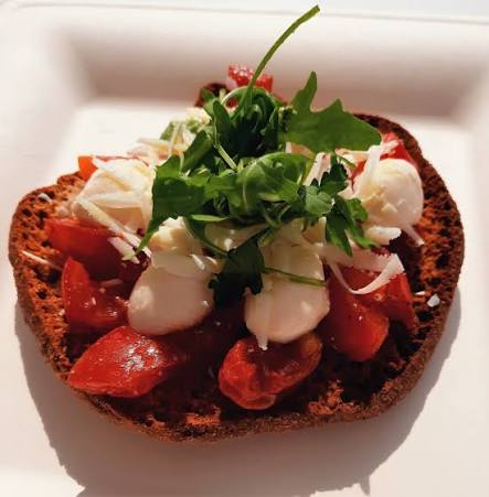 fresella con mozzarella