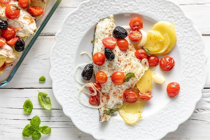 Filetti di orata al forno con pomodorini e patate