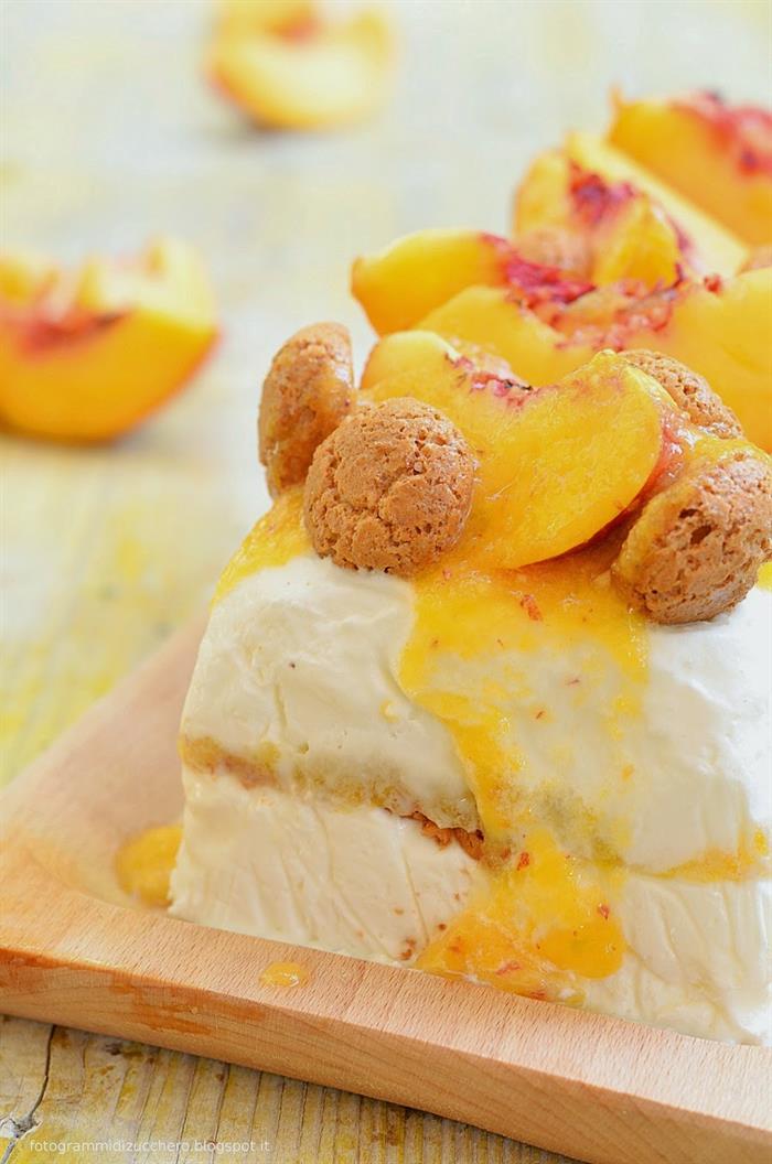 Semifreddo alle Pesche e Amaretti