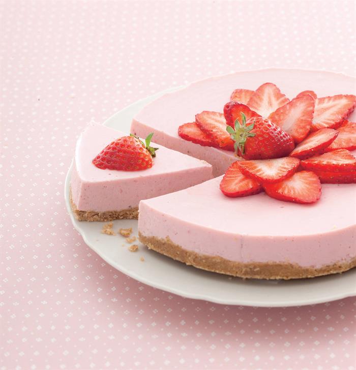 Cheesecake allo yogurt e miele con fragole