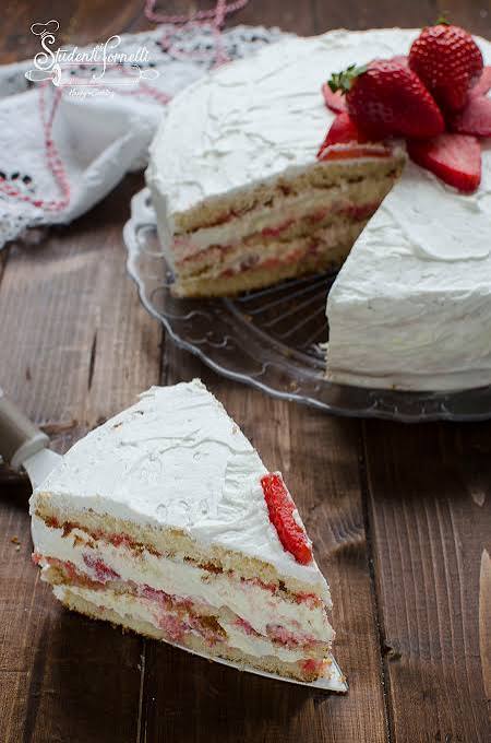 Torta con crema chantilly
