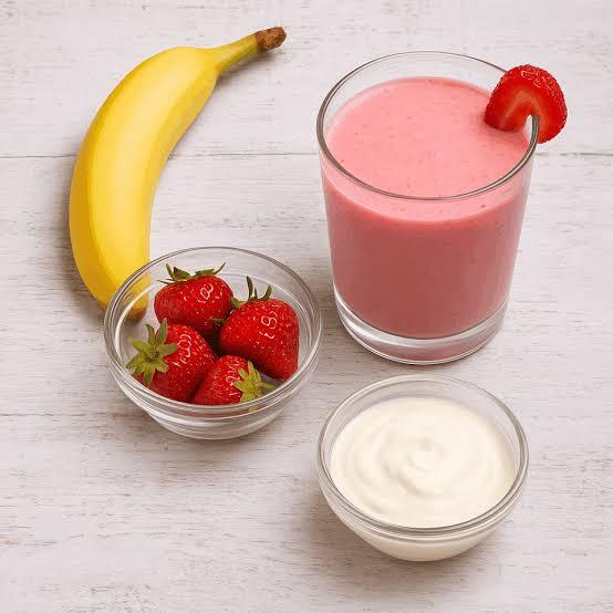 Frullato Energizzante alla Banana, Fragole e Yogurt