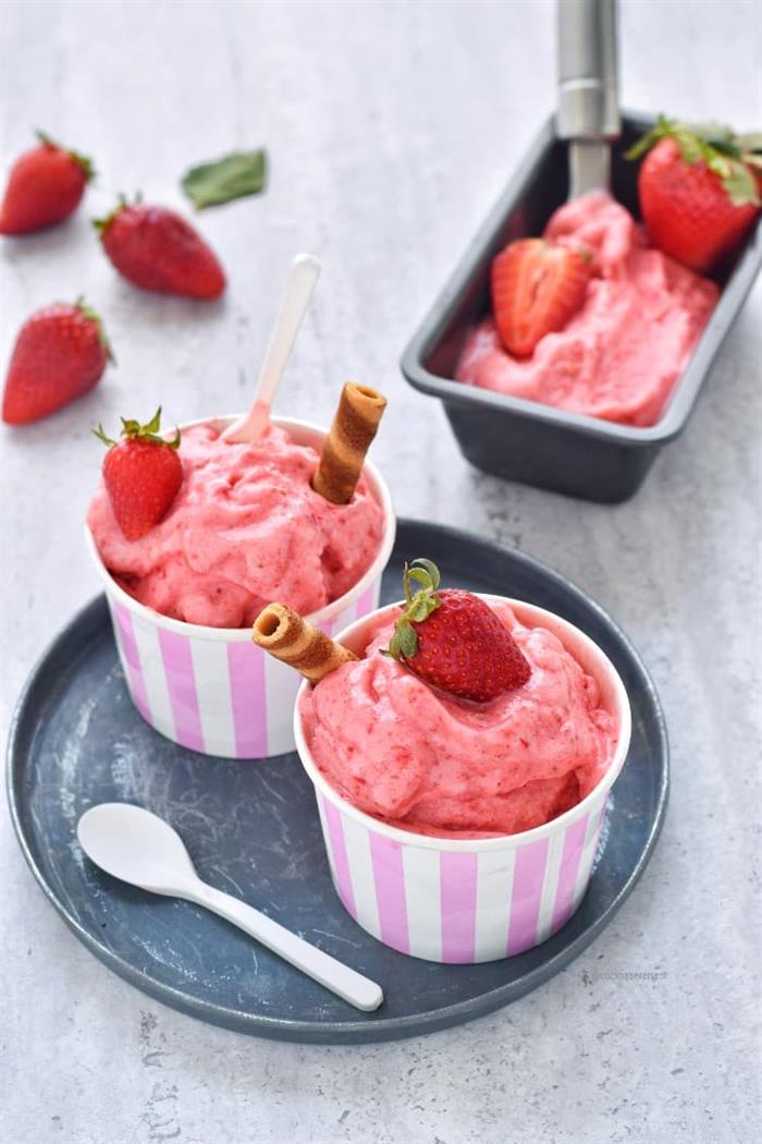 Gelato alla fragola cremoso senza gelatiera