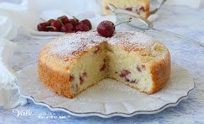 Torta soffice alle ciliegie e yogurt